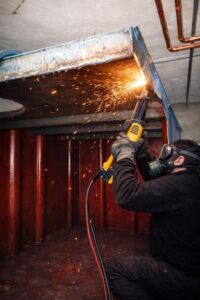 Öltankentsorgung in Königswinter Tank auftrennen Öltankentsorgung in Königswinter